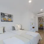 The Loghouse ליסבון